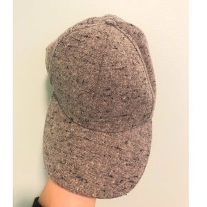 Light grey Babaton baseball cap flexible size